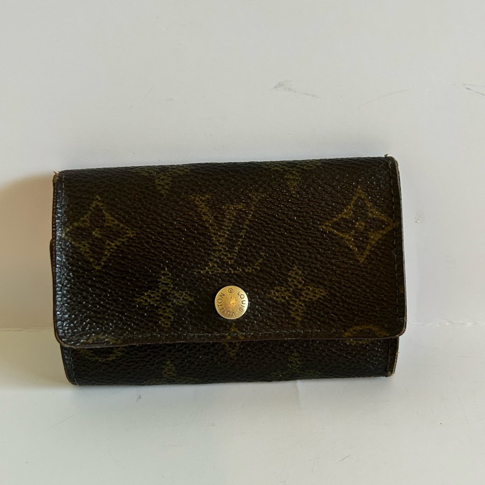 Louis Vuitton Brown Leather Wallet Classic Design 6 key holder